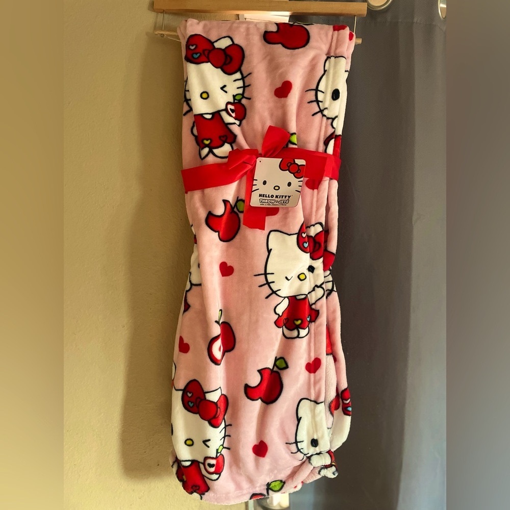 So Beautiful Hello Kitty Apple And Hearts Blanket